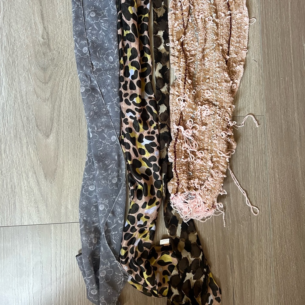 14 SCARFS- VARIETY OF DIFFERENT MULTICOLORED/PATTERN SCARFS